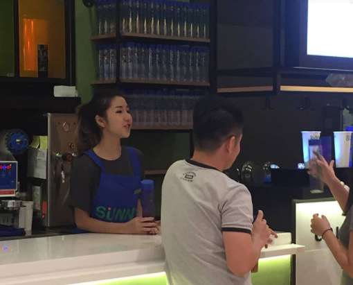 Pretty Malaysian Girl Working In Beverage Shop Has Got Netizens Thirsty - World Of Buzz 2