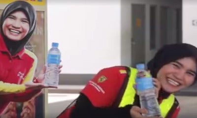 Shell'S 'Mineral Water Lady' Shares Her Inspiring Story In Viral Video - World Of Buzz 3