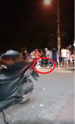 Teenagers in Thai Brutally Hit Defenceless Lady for Allegedly Bumping into Them While Walking - World Of Buzz 1