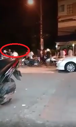 Teenagers in Thai Brutally Hit Defenceless Lady for Allegedly Bumping into Them While Walking - World Of Buzz