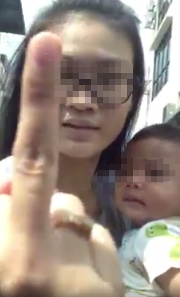 Another 'Middle Finger' Video Goes Viral - World Of Buzz 1