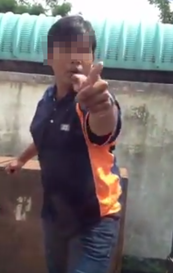 Another 'Middle Finger' Video Goes Viral - World Of Buzz 7