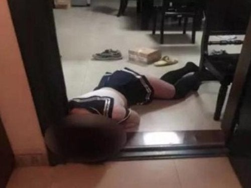 Chinese Guy Dressed in Japanese Schoolgirl Costume Found Dead in Apartment - World Of Buzz