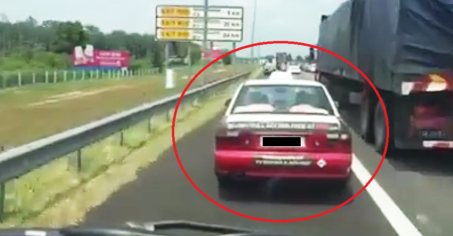 Disgusting Footage From Ambulance'S Dashcam Shows How Emergency Lane Became Taxi Lane - World Of Buzz
