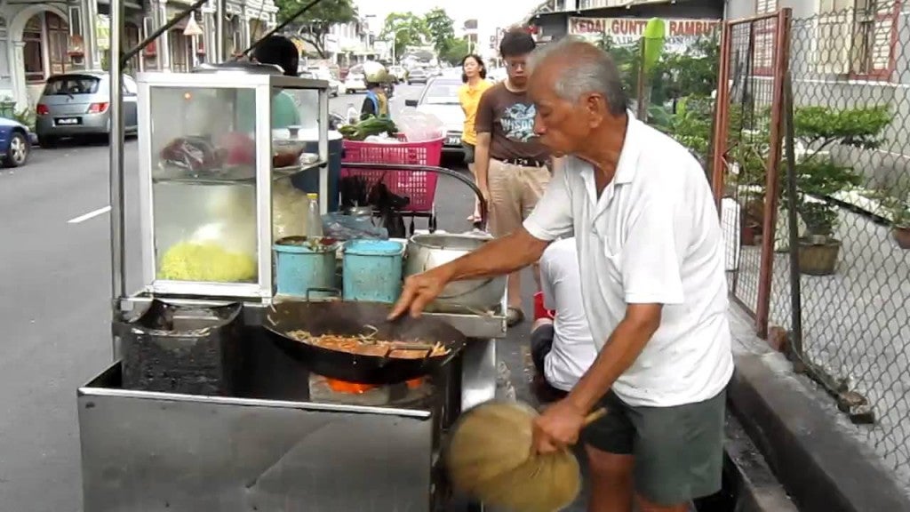 Famous Penang Char Koay Teow Stall Closed for 10 Days Because Uncle Cannot Tahan Stress - World Of Buzz 1