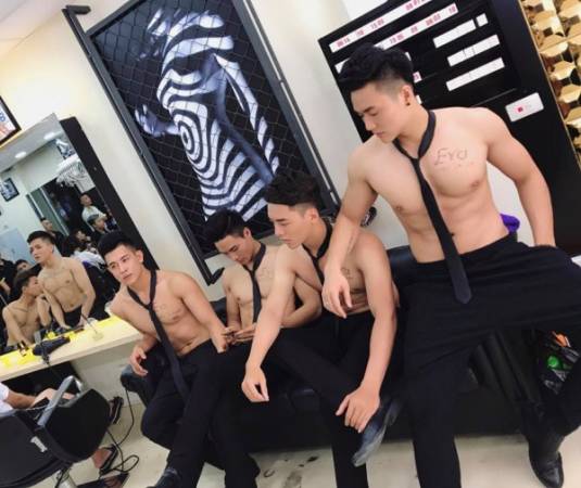 Handsome Hunks Attract Customers to Newly Opened Vietnam Beauty Salon - World Of Buzz 1