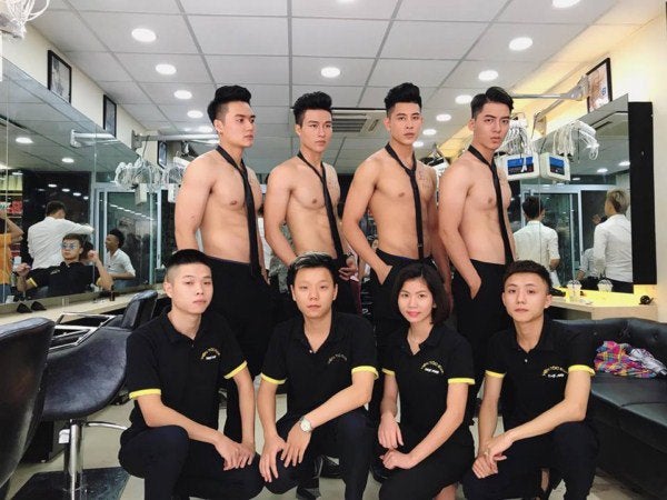 Handsome Hunks Attract Customers to Newly Opened Vietnam Beauty Salon - World Of Buzz 6