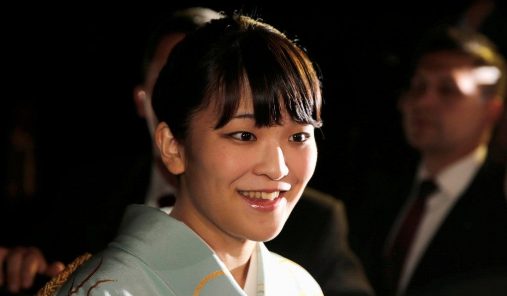 Japan's Princess Gives Up Royal Status to Marry the Love of Her Life - World Of Buzz 2
