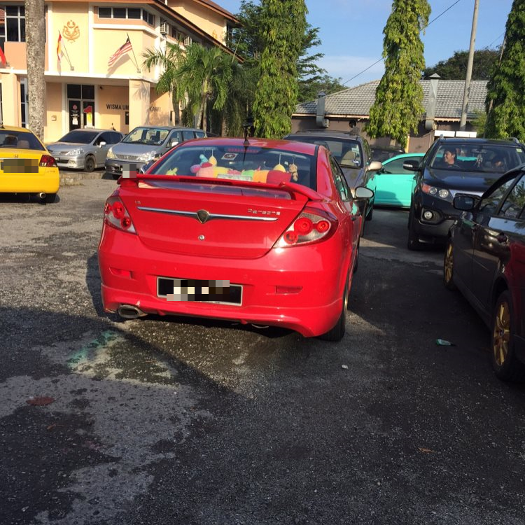 Malaysian Girl's Car Gets Attacked By Family Who Snatched Her Parking Spot - World Of Buzz 1