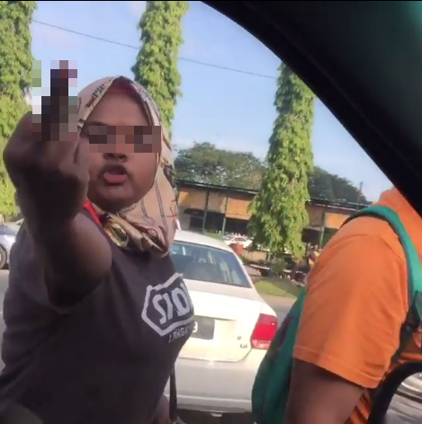 Malaysian Girl's Car Gets Attacked by Family Who Snatched Her Parking Spot - World Of Buzz 3