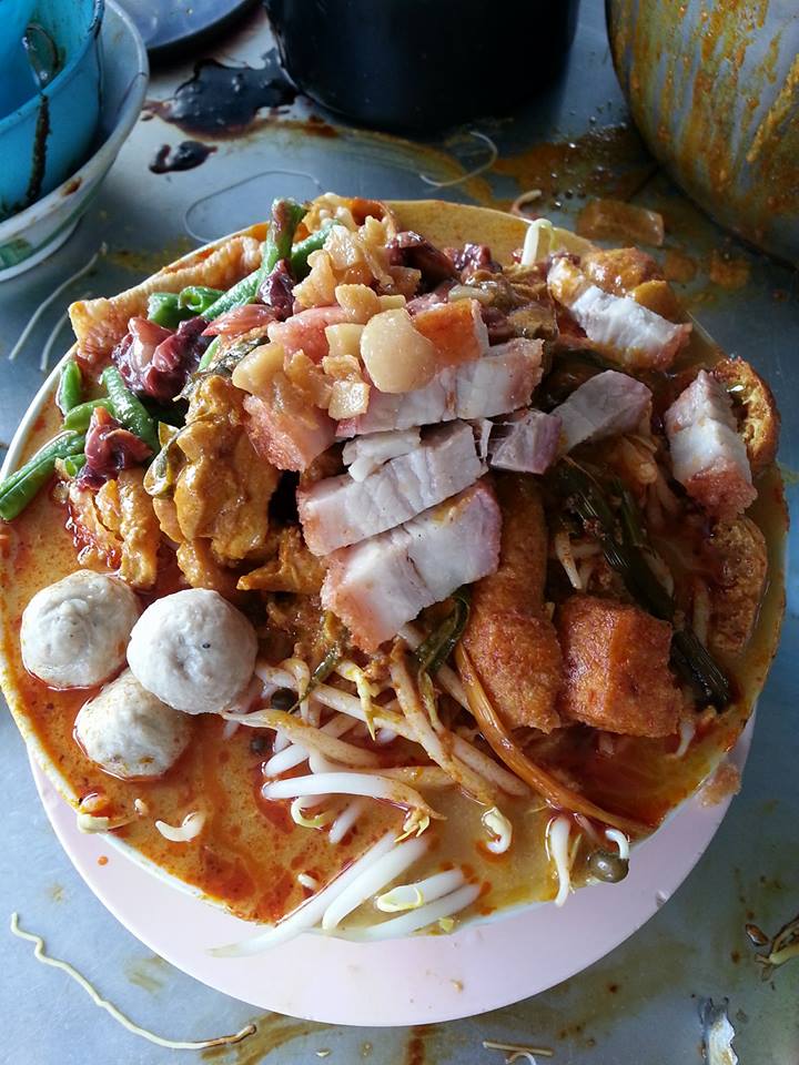 Malaysian Netizens are Freaking Out Over this Monstrous Curry Laksa - World Of Buzz 1