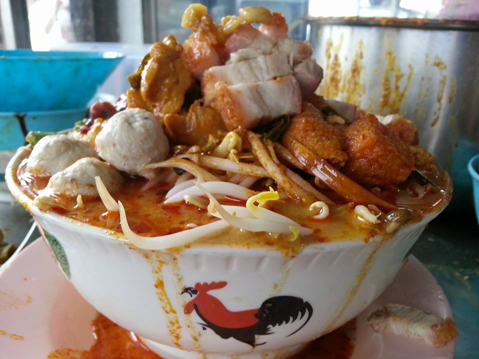 Malaysian Netizens are Freaking Out Over this Monstrous Curry Laksa - World Of Buzz 5