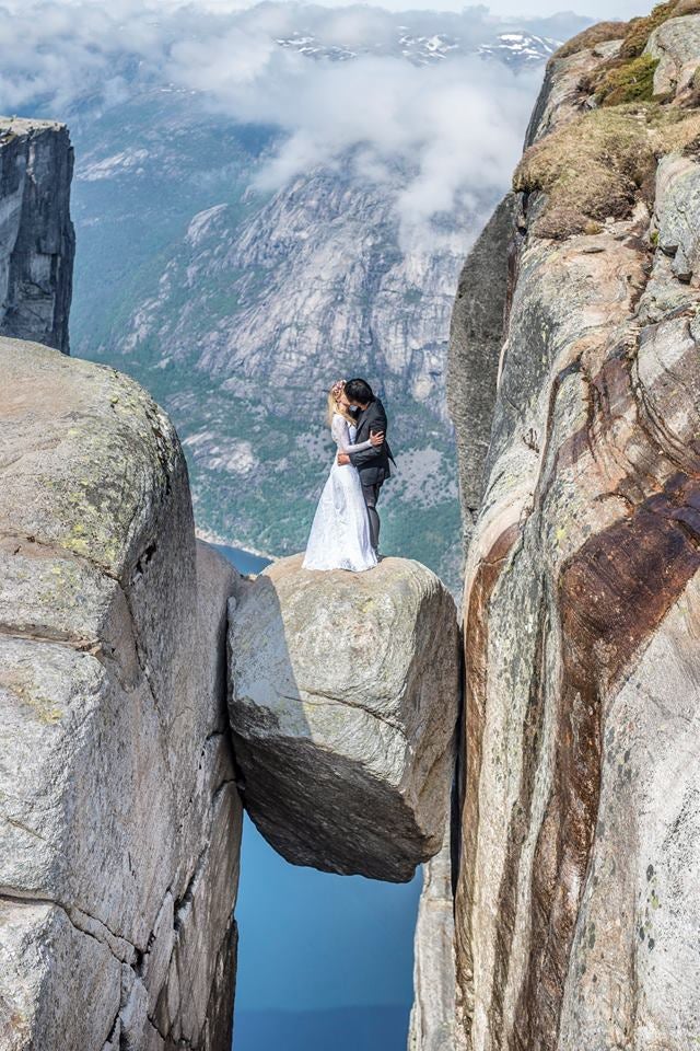 Malaysian Takes His Own Wedding Photos And Travels To 15 Countries To Do It! - World Of Buzz 1