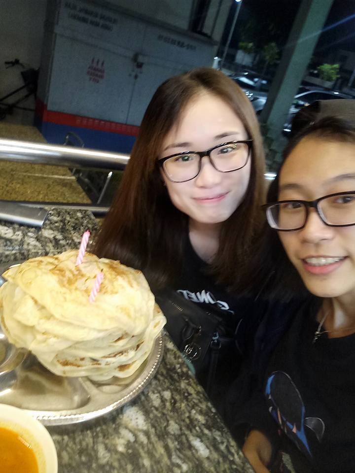 Malaysians Ingeniously Buy 20 Pieces of Roti Canai for Friend's Birthday Cake - World Of Buzz 1