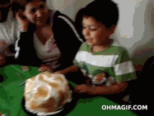 Malaysians Ingeniously Buy 20 Pieces Of Roti Canai For Friend's Birthday Cake - World Of Buzz 2