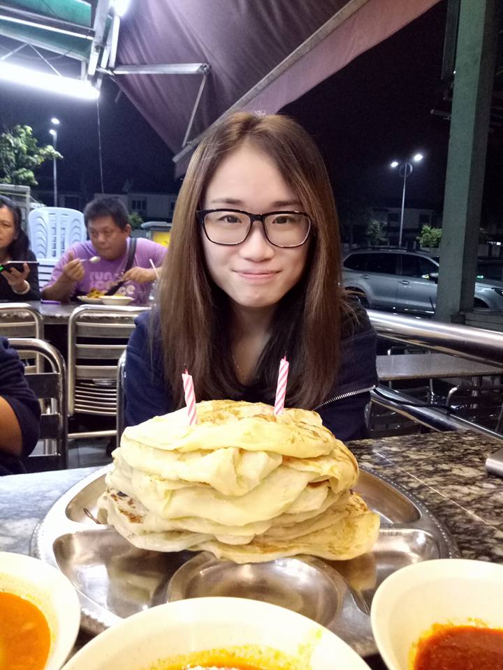 Malaysians Ingeniously Buy 20 Pieces of Roti Canai for Friend's Birthday Cake - World Of Buzz
