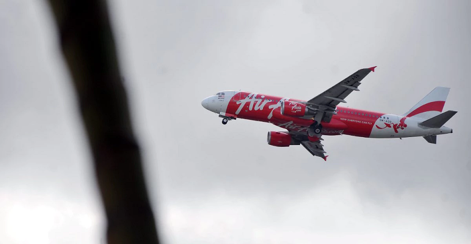 Passenger Onboard Air Asia X's Troubled Flight Defends Pilot, Appalled by Hate Remarks - World Of Buzz