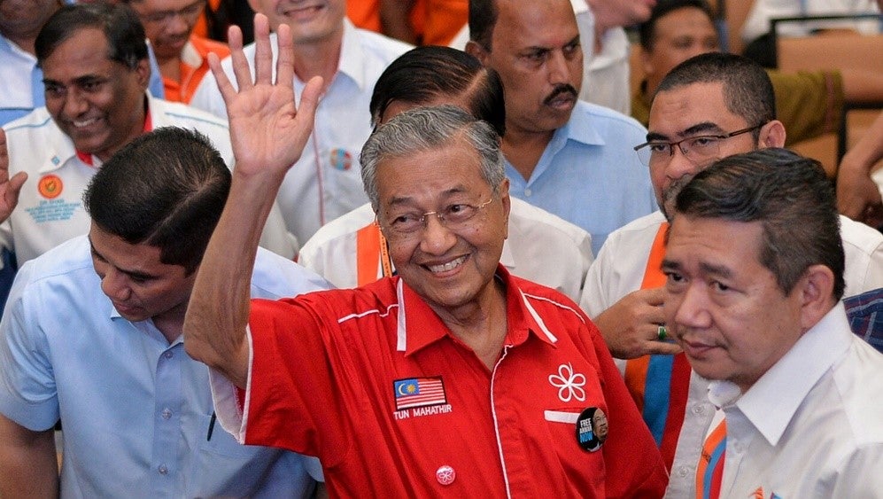 "PKR Agrees to Appointing Dr. Mahathir as Opposition Leader" According to a Source - World Of Buzz 1
