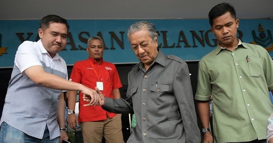 "PKR Agrees to Appointing Dr. Mahathir as Opposition Leader" According to a Source - World Of Buzz