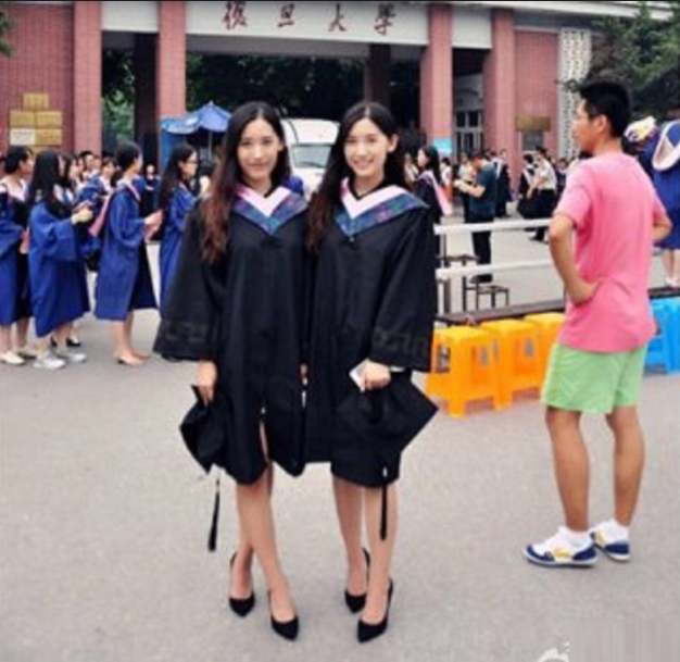 Pretty Chinese Twins Get Famous for Graduating From Harvard in Just One Year! - World Of Buzz 3