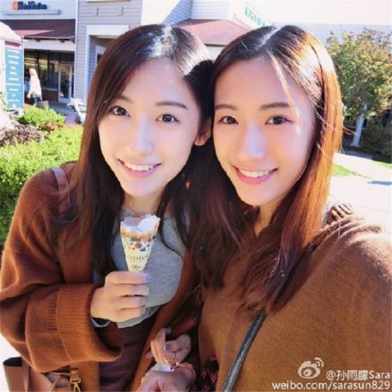 Pretty Chinese Twins Get Famous for Graduating From Harvard in Just One Year! - World Of Buzz
