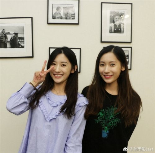 Pretty Chinese Twins Graduated from Harvard Within Just a Year! - World Of Buzz 1