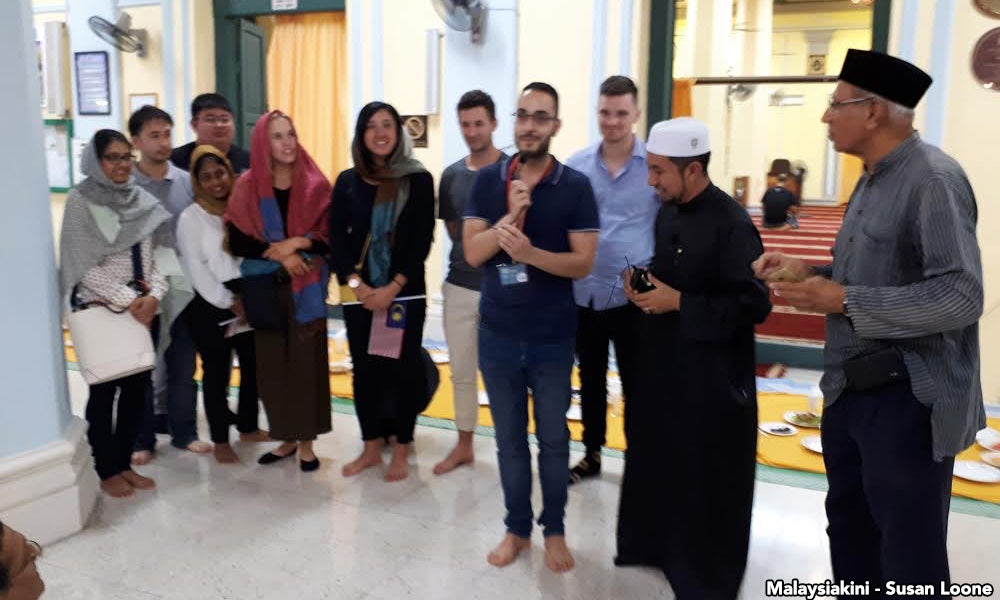 Religious Leaders Of Different Faiths In Penang Strengthen Ties In Harmonious Walk - World Of Buzz 5