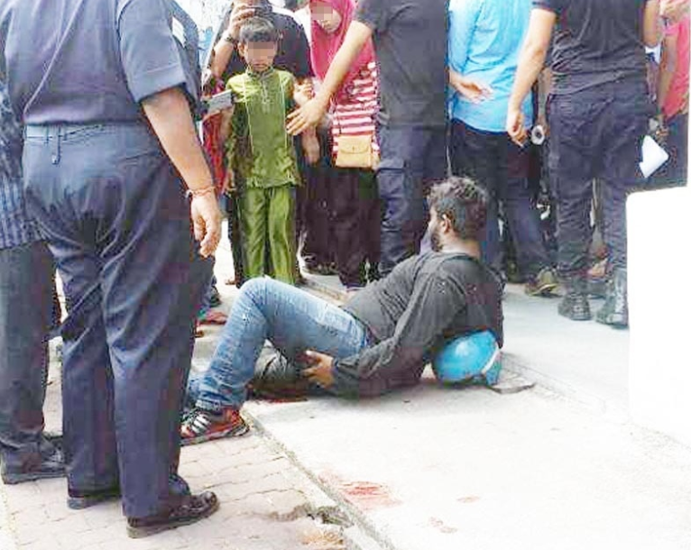 Robber Shot Down by Malaysian Dato's Bodyguard in Daring Daylight Robbery - World Of Buzz