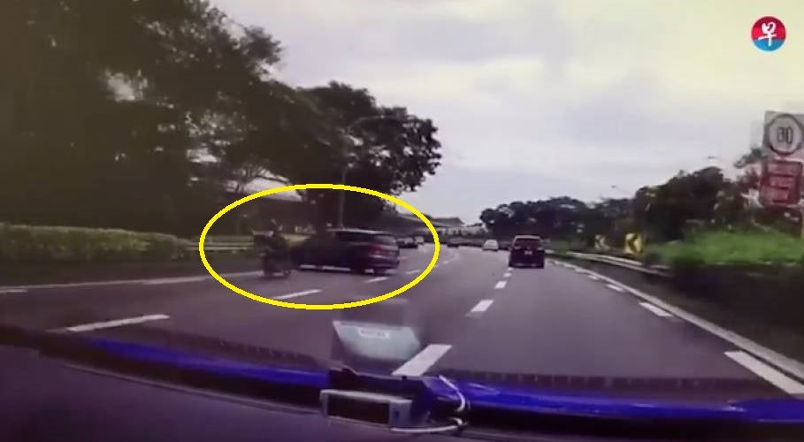 Singaporean Woman Held Onto Toddler Tightly As They Were Flung Out Of Car - World Of Buzz 6