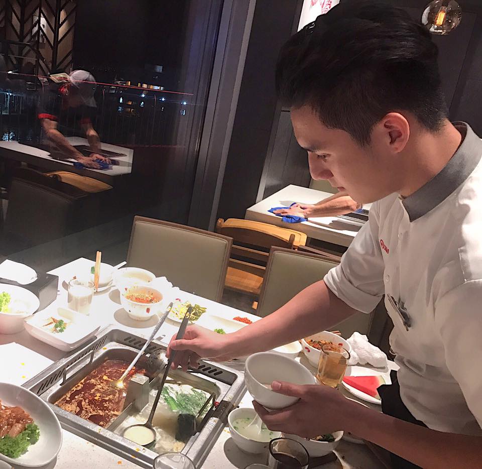 Singaporeans Suddenly Become Hungry After Hunky Hot Pot Waiter Goes Viral - World Of Buzz