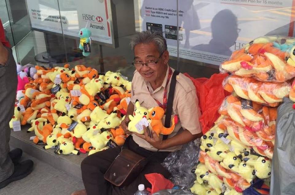 'Soft Toy' Uncle's Health Deteriorates, Kind Netizens Rally Around to Help - World Of Buzz