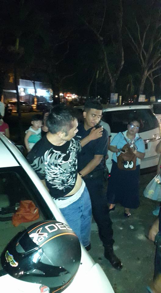Thief Smashing Car Windows Caught By Angry Crowd At Kepong Night Market - World Of Buzz 1