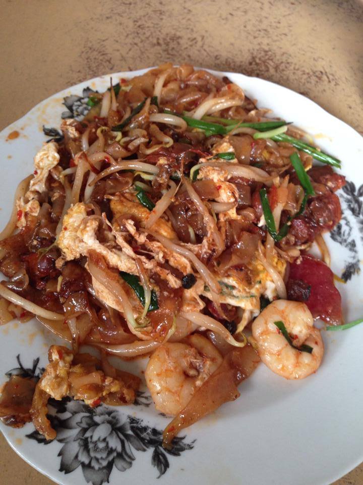 This Penang Char Kuey Teow Uncle is So Famous He's Almost Like a Celebrity - World Of Buzz