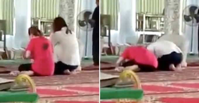 Vietnamese Tourists Mistaken Mosque as Temple, Greeted by Friendly Malaysian Muslim - World Of Buzz