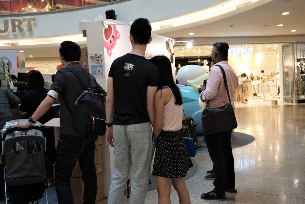 Xx Types Of Malaysian Couples You'll Spot In Every Shopping Mall - World Of Buzz 3