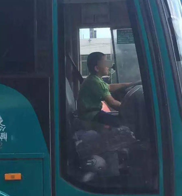 9-Year-Old Chinese Boy Steals Bus And Drives Around City For 40 Minutes - World Of Buzz 1