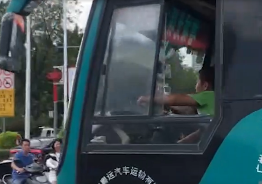 9-Year-Old Chinese Boy Steals Bus and Drives Around City for 40 Minutes - World Of Buzz