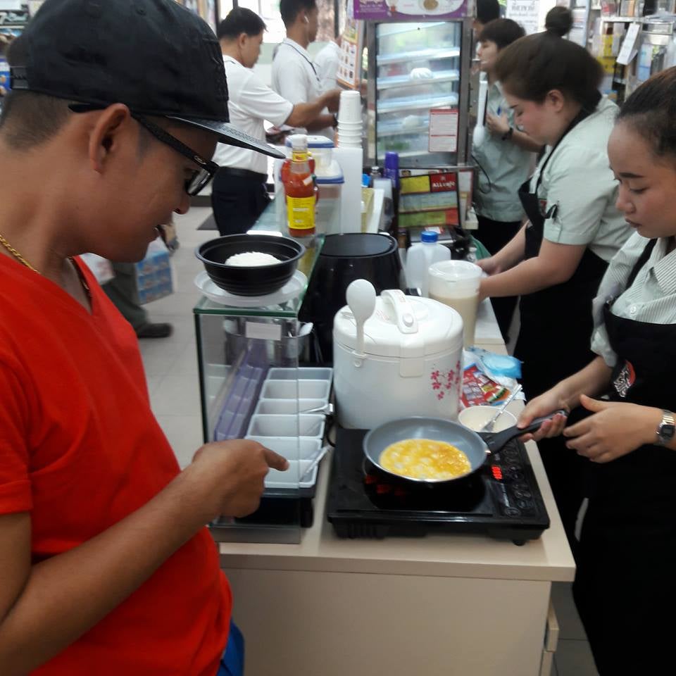 Bangkok's 7-Eleven Causes Netizens To Drool Over Its New Item, Freshly-Cooked Omelettes - World Of Buzz 3
