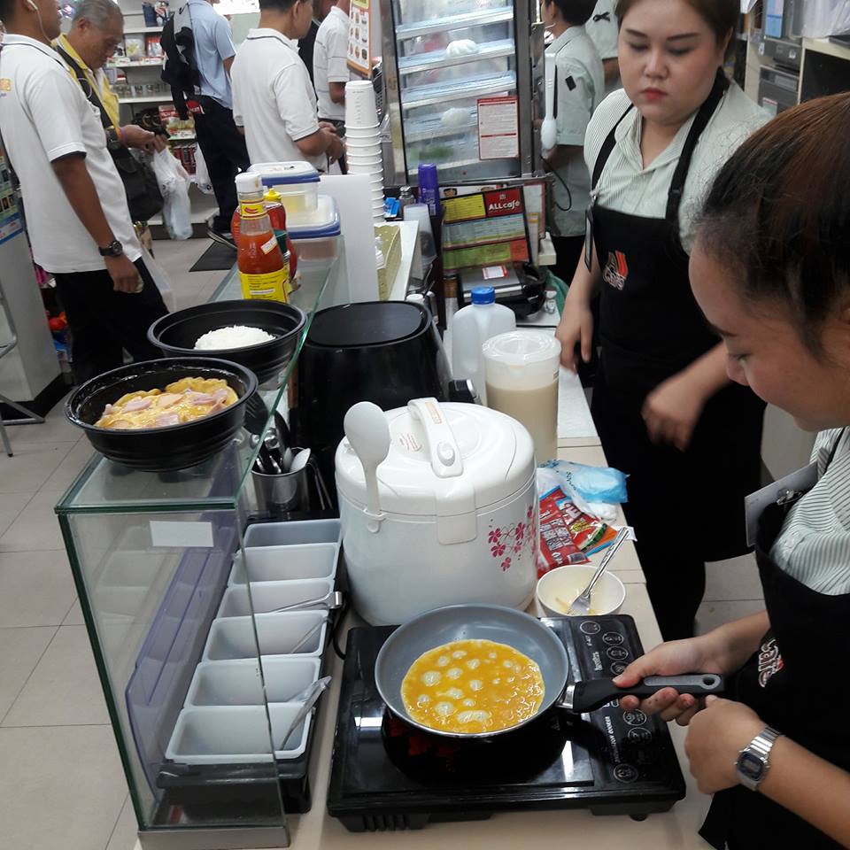 Bangkok's 7-Eleven Causes Netizens To Drool Over Its New Item, Freshly-Cooked Omelettes - World Of Buzz