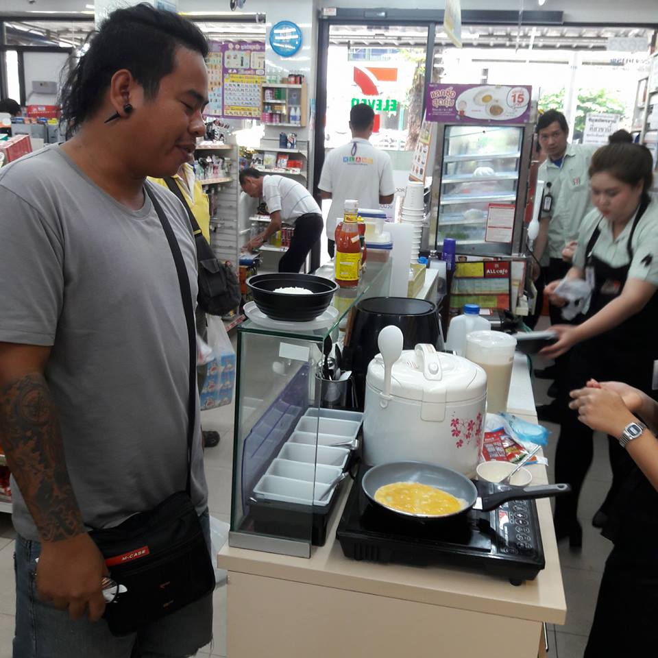Bangkok's 7-Eleven Gets Netizens Drooling Over Ifreshly-Cooked Omelettes - World Of Buzz