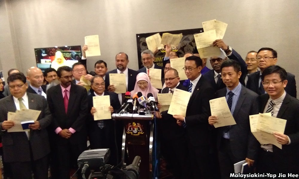 Chaos At Dewan Rakyat As Motion To Discuss The 1Mdb Scanal Was Rejected - World Of Buzz 2