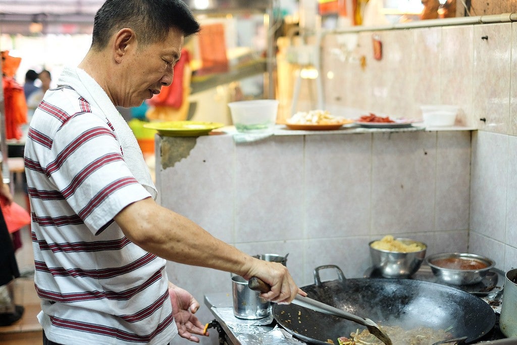 Char Kway Teow Seller Offers Cooking Lessons to Raise Funds for Cancer Treatment - World Of Buzz 2