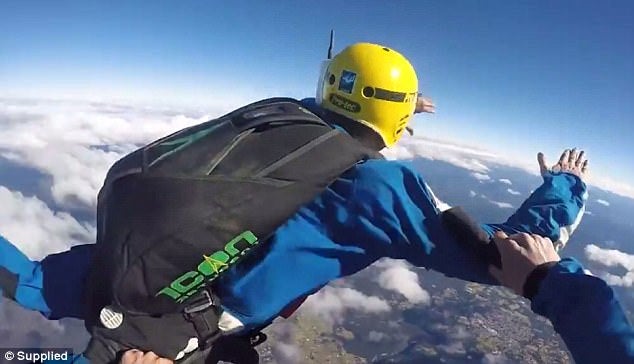Here's a Summary of What We Know About the Singaporean Man's Skydiving Death - World Of Buzz 7