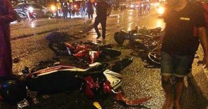 Johor Motorcyclists Stop to Help Crash Victims, End Up Getting Killed in Another Accident - World Of Buzz 4