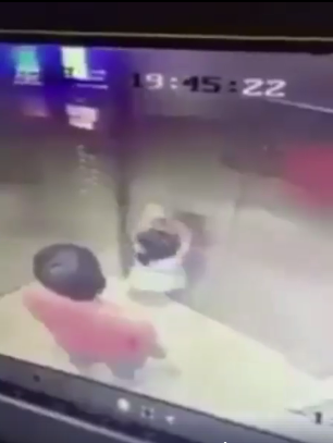 Little Girl Plays in Elevator, Suffers Serious Injuries After Hands Slipped into Cracks - World Of Buzz 1