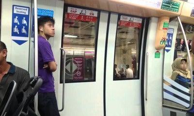 Malaysian Man Explains Why We Should Never Stand Near The Train Doors - World Of Buzz 6