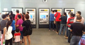 Malaysians Spotted in Long Queues at MRT Sg Buloh Station, Here's What Happened - World Of Buzz