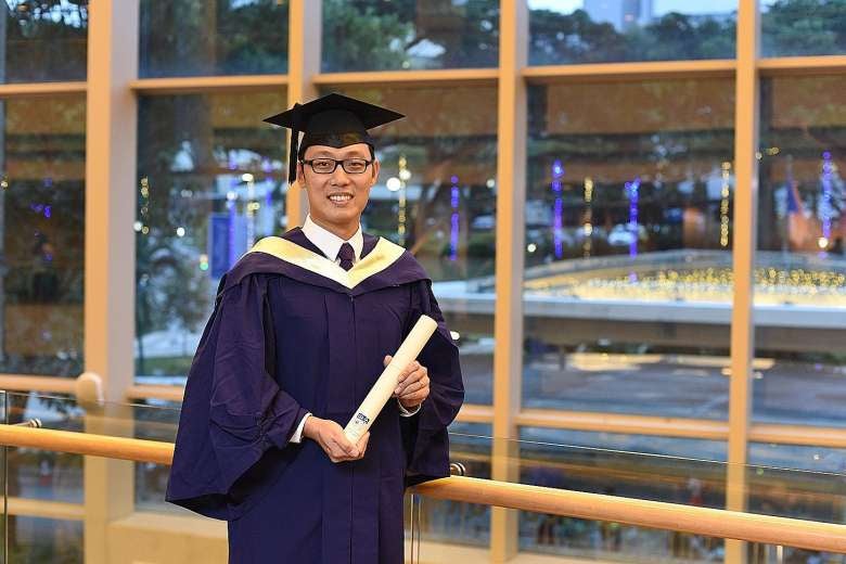 Man Shares Inspiring Story Of Graduating With Honours After Always Being In The Last Class - World Of Buzz 1