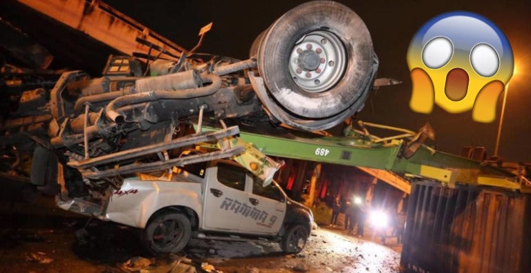 truck falls off bridge 2021