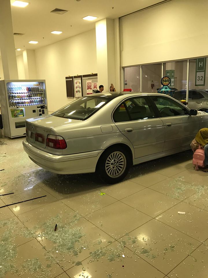 M'sian Driver Loses Control of Car and Crashes into Shoppers at Johor Shopping Mall - World Of Buzz